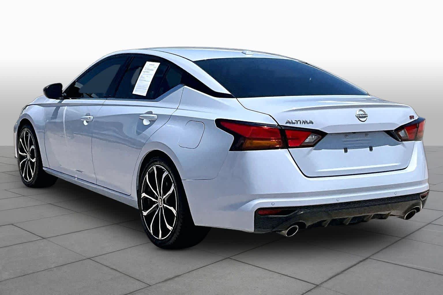 Used 2023 Nissan Altima 2.5 SR FWD image 12