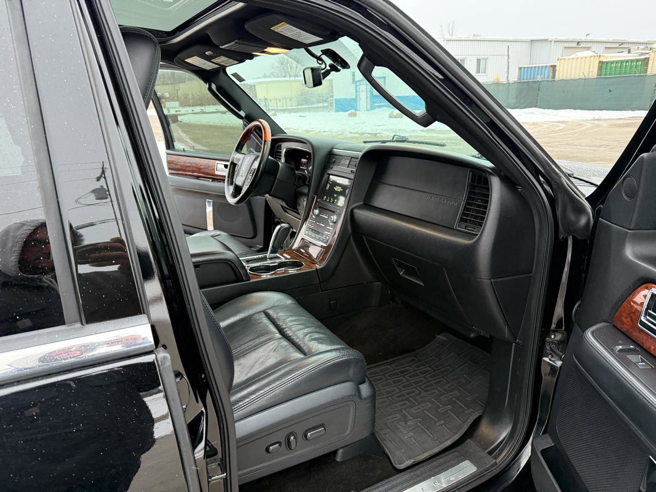 Used 2016 Lincoln Navigator Select image 31