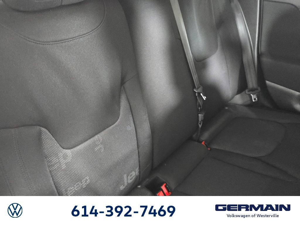 Used 2015 Jeep Renegade Latitude FWD image 18