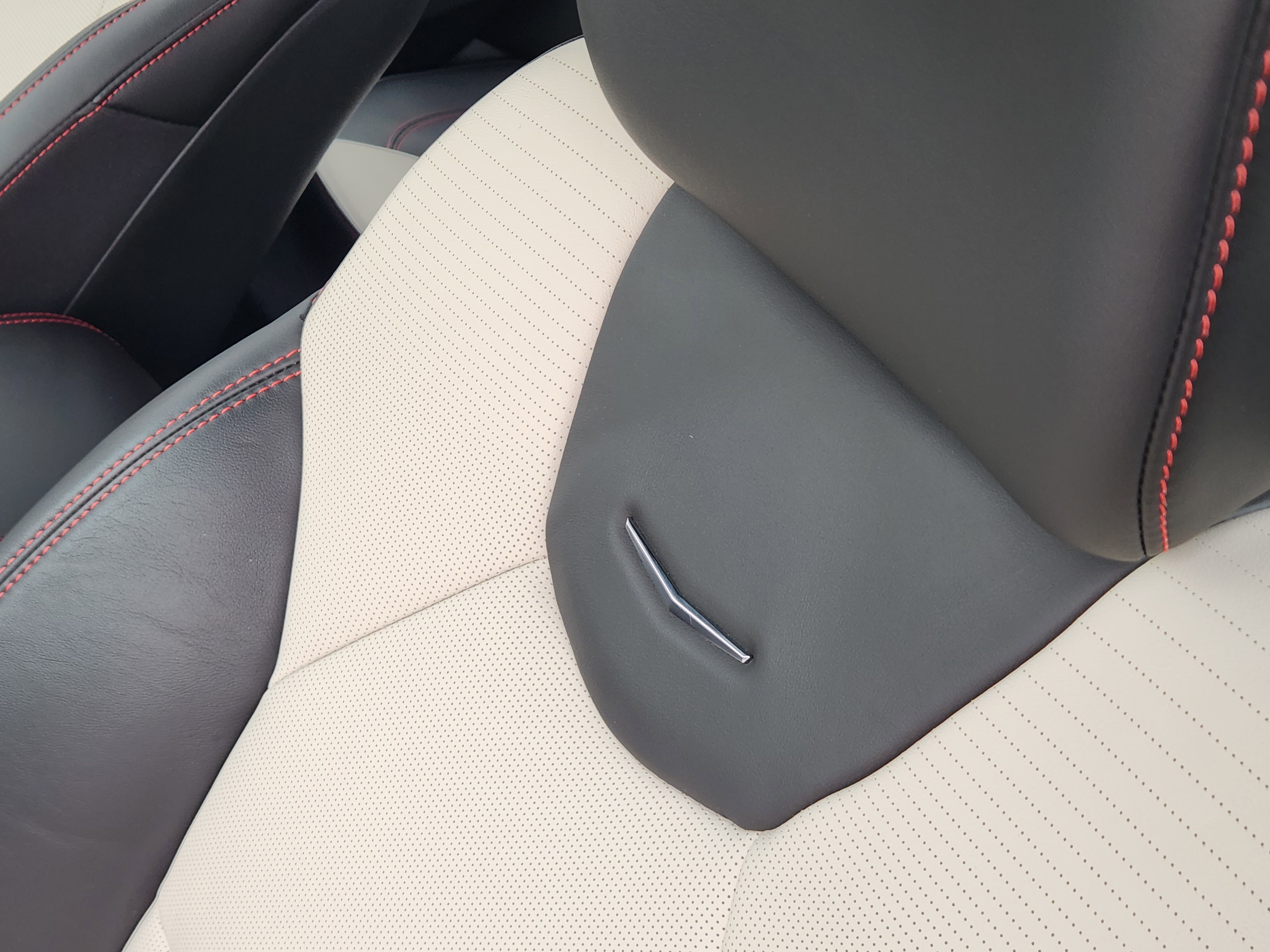 Used 2023 Cadillac CT5 Sport w/ Climate Package image 10
