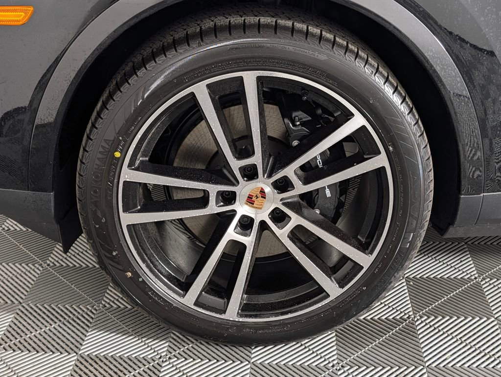 New 2026 Porsche Cayenne Coupe AWD/4WD image 11
