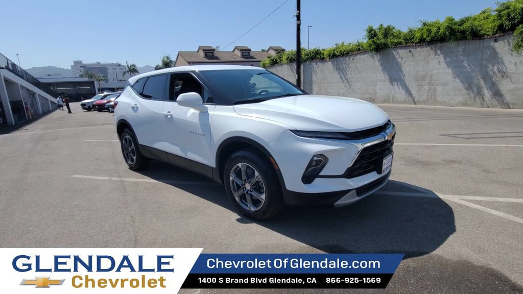 Certified 2025 Chevrolet Blazer LT AWD/4WD image 3