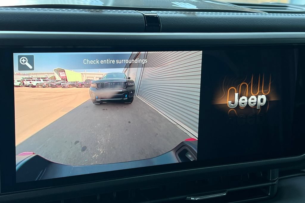 New 2026 Jeep Gladiator Rubicon w/ Steel Bumper Group AWD/4WD image 18