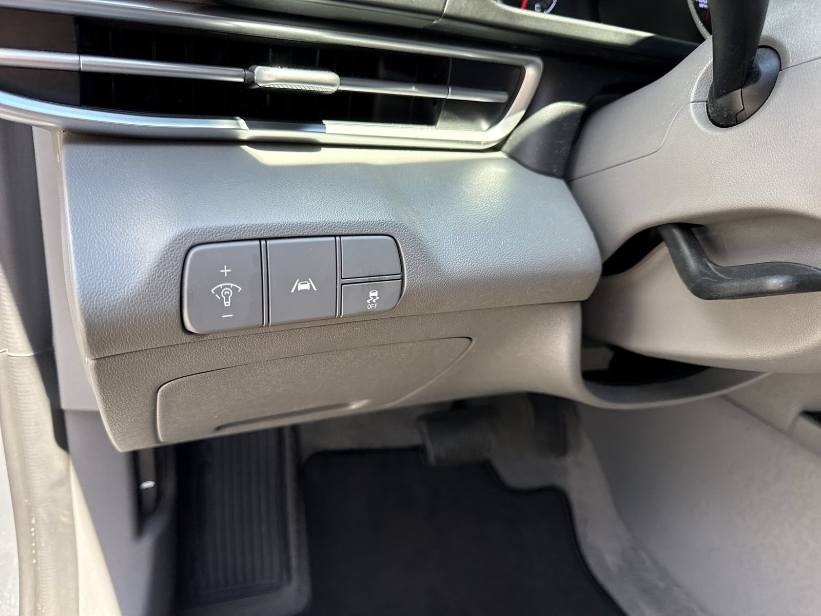 Used 2023 Hyundai Elantra SEL FWD image 15