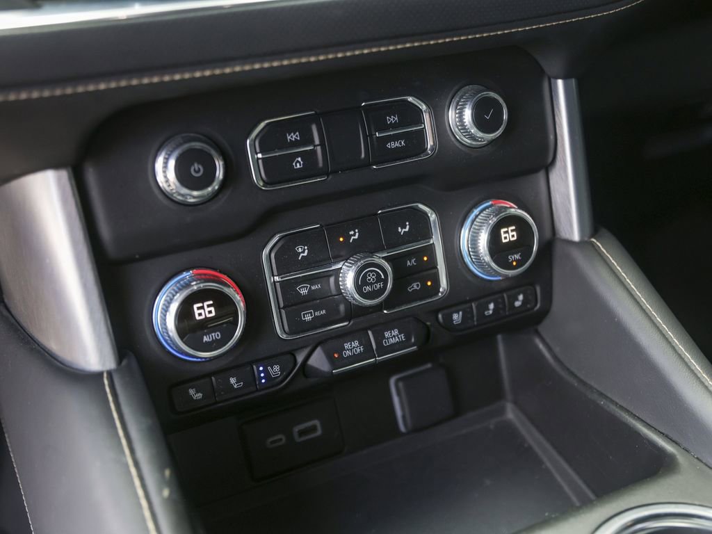 Used 2023 GMC Yukon SLT w/ SLT Luxury Package image 29