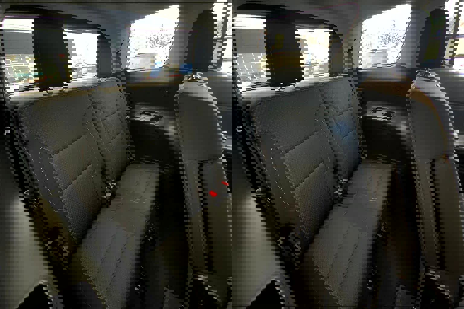 Certified 2023 GMC Acadia SLE w/ Driver Convenience Package image 17