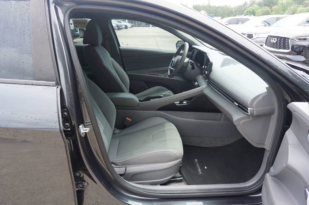 Used 2022 Hyundai Elantra SEL FWD image 14