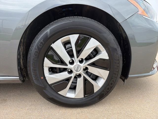 Used 2025 Nissan Altima 2.5 S FWD image 24