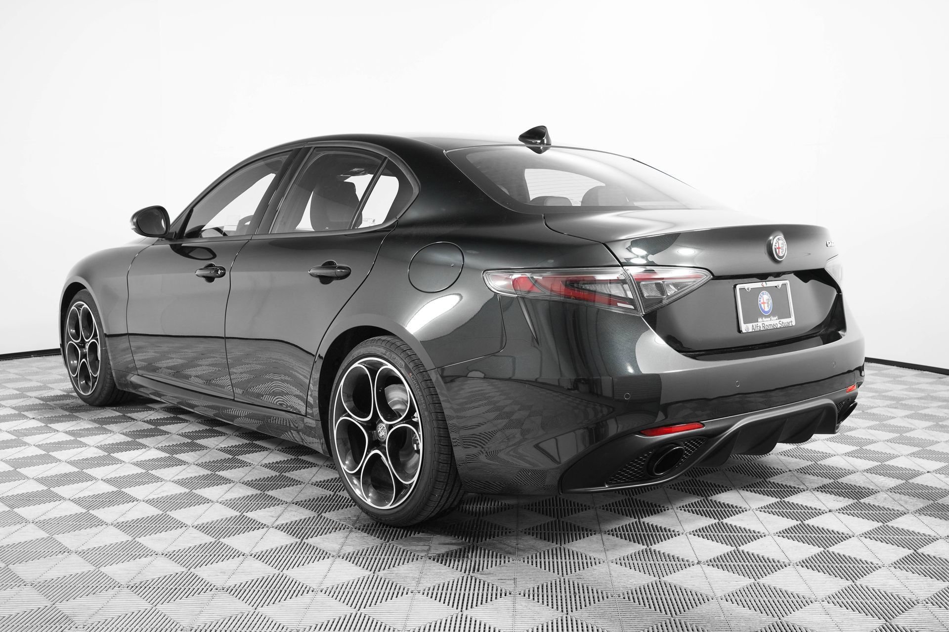 New 2025 Alfa Romeo Giulia w/ Driving Assist Package RWD image 5