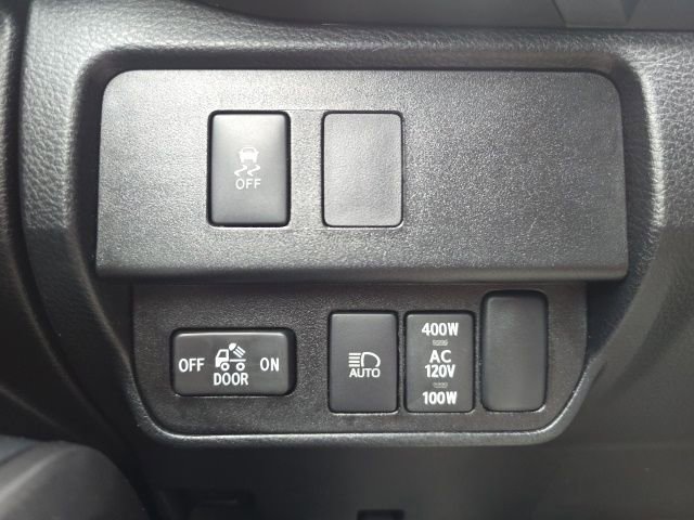 Used 2022 Toyota Tacoma TRD Sport w/ TRD Premium Sport Package AWD/4WD image 11