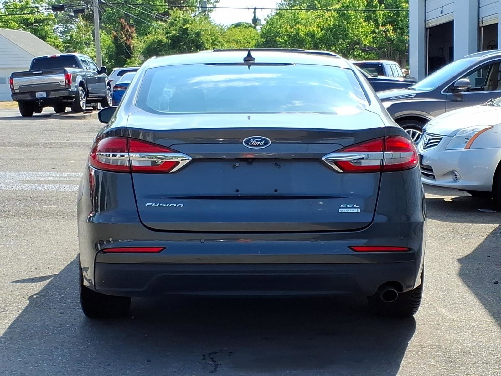 Used 2019 Ford Fusion SEL FWD image 4