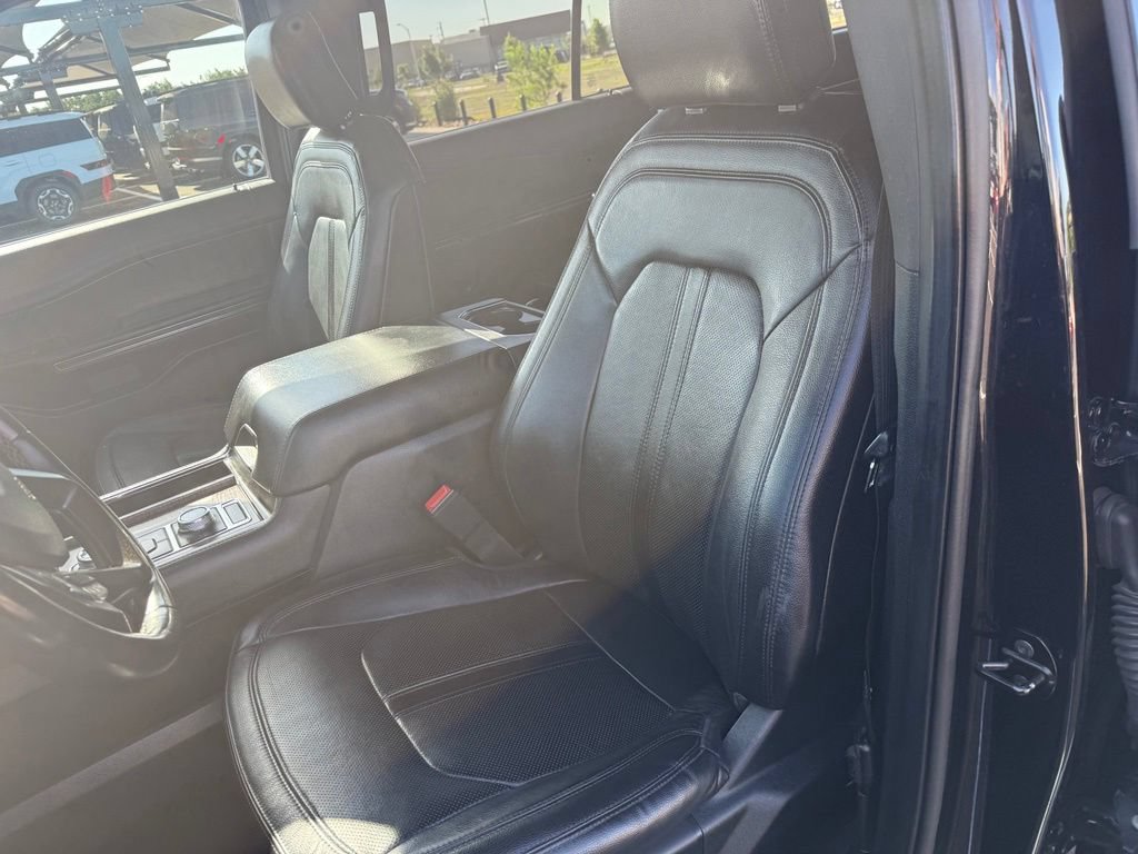 Used 2020 Ford Expedition Limited AWD/4WD image 15