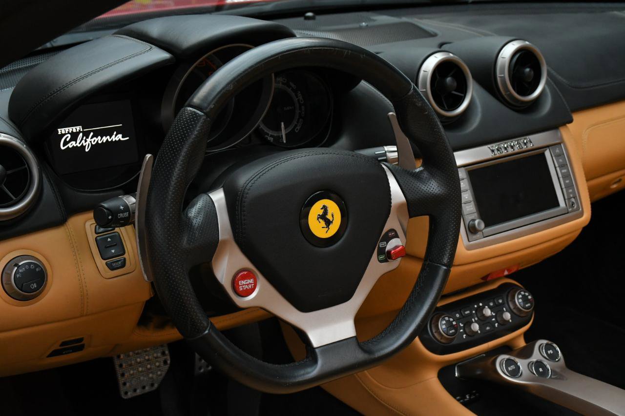 Used 2014 Ferrari California RWD image 24
