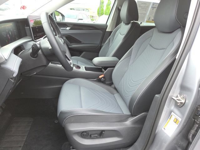 Used 2025 Volkswagen Tiguan SE AWD/4WD image 9