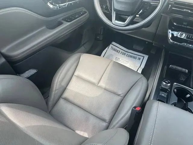 Used 2025 Lincoln Corsair AWD w/ Jet Appearance Package image 22