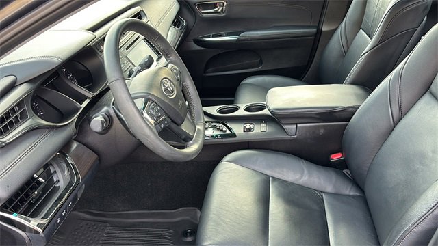 Used 2017 Toyota Avalon XLE Premium image 25