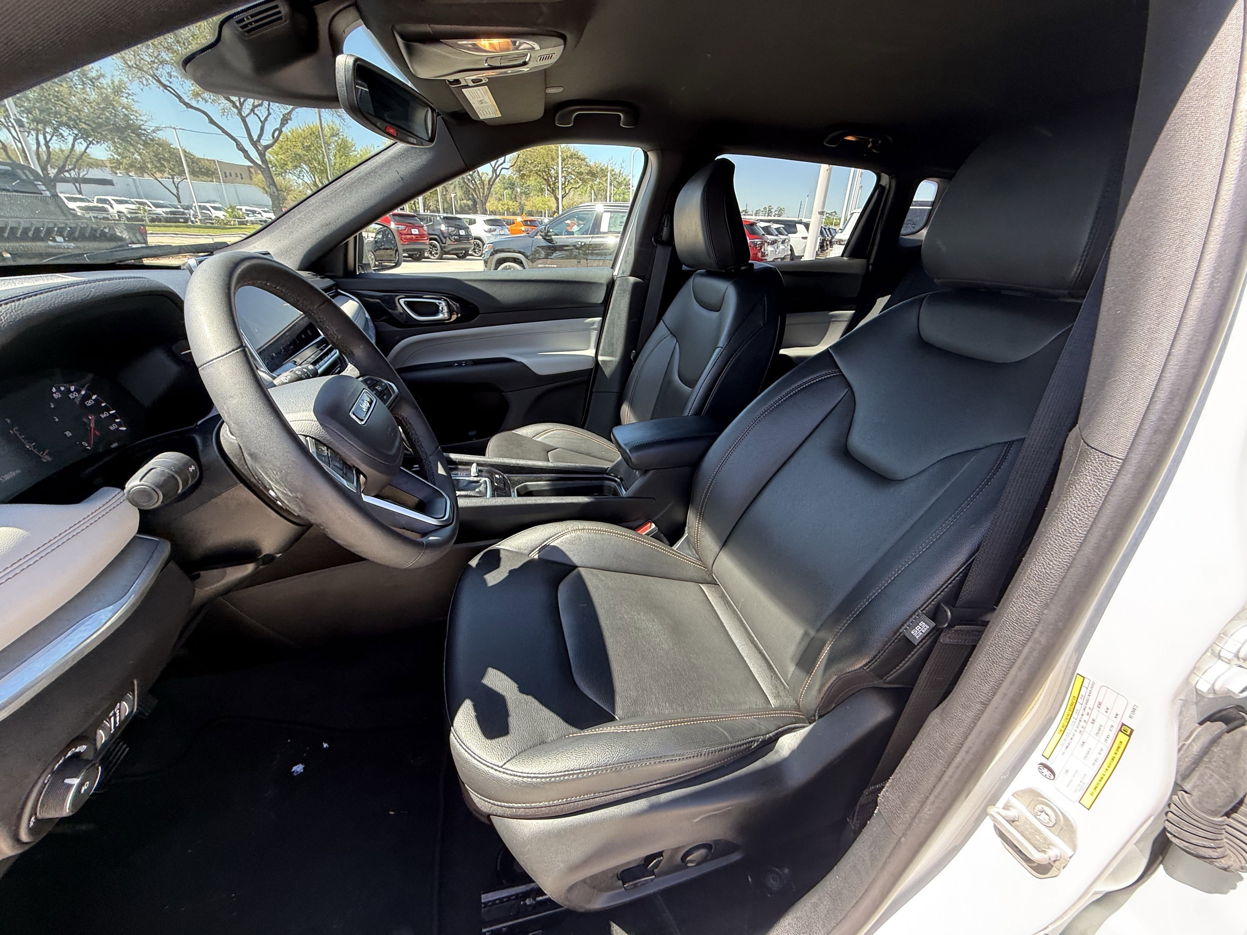 Used 2024 Jeep Compass Limited image 28