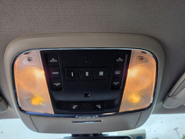 Used 2016 Chrysler 300 Limited w/ Driver Convenience Group image 8