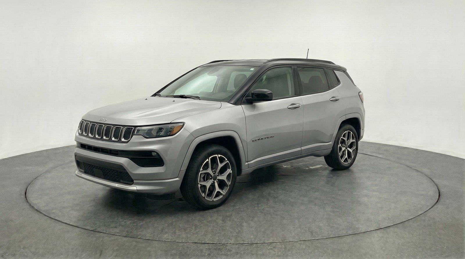 Used 2025 Jeep Compass Limited AWD/4WD image 3