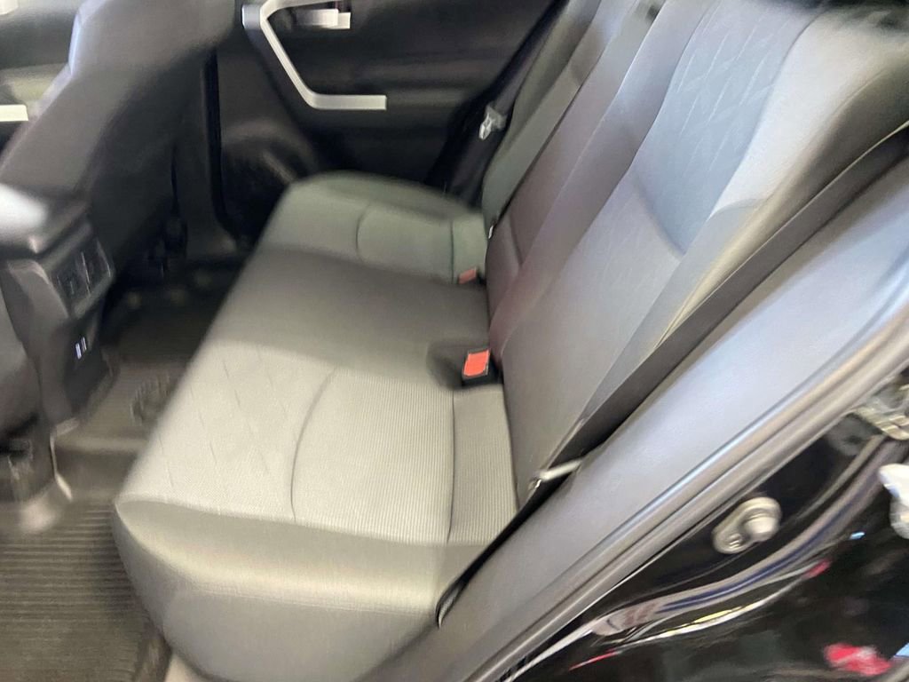 Used 2025 Toyota RAV4 XLE FWD image 15