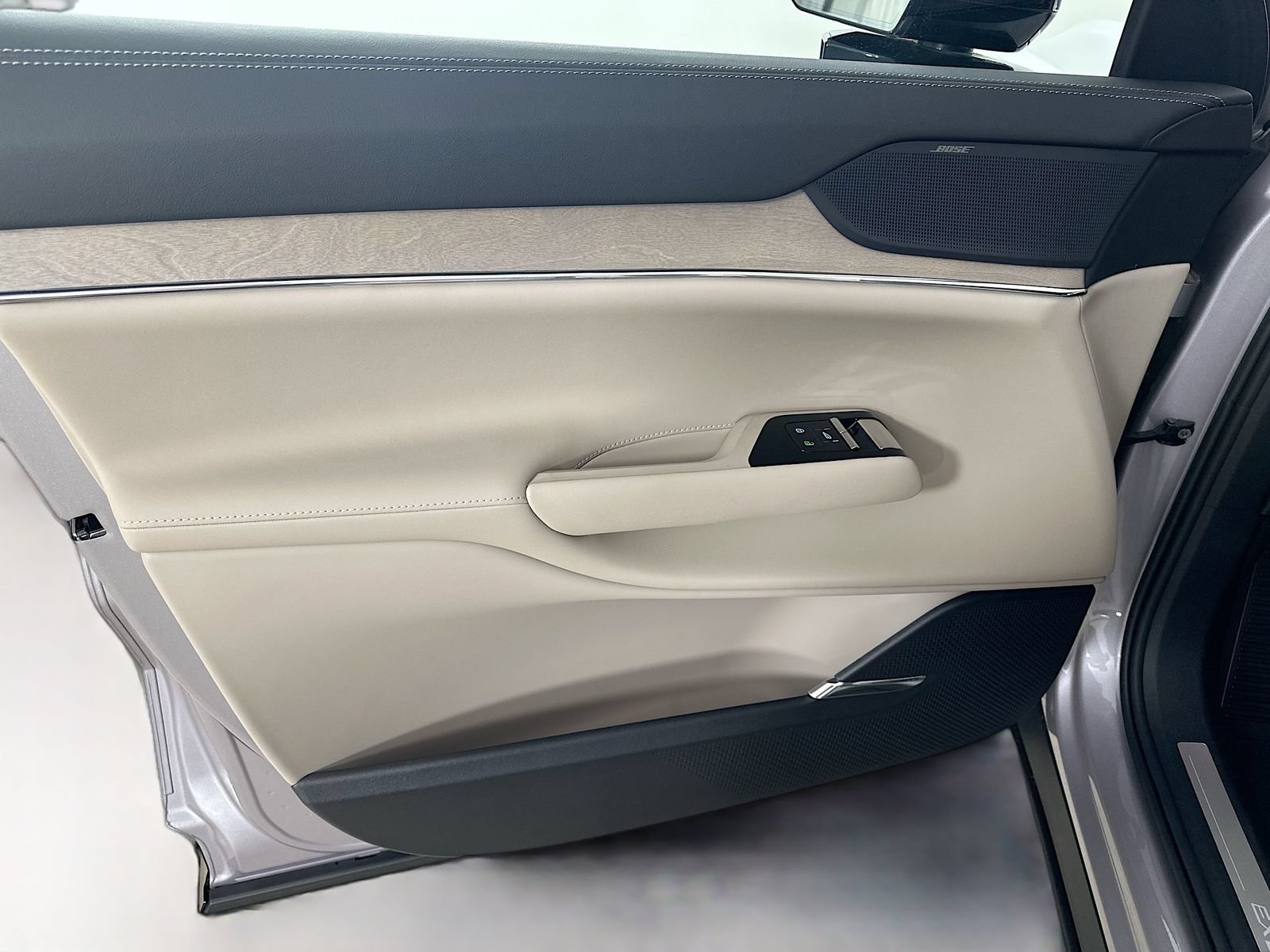 New 2026 Volvo EX90 Plus AWD/4WD image 16
