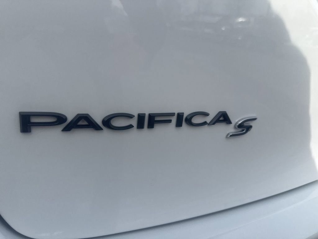 Used 2025 Chrysler Pacifica Limited FWD image 26