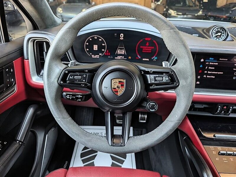 Used 2024 Porsche Cayenne S AWD/4WD image 19