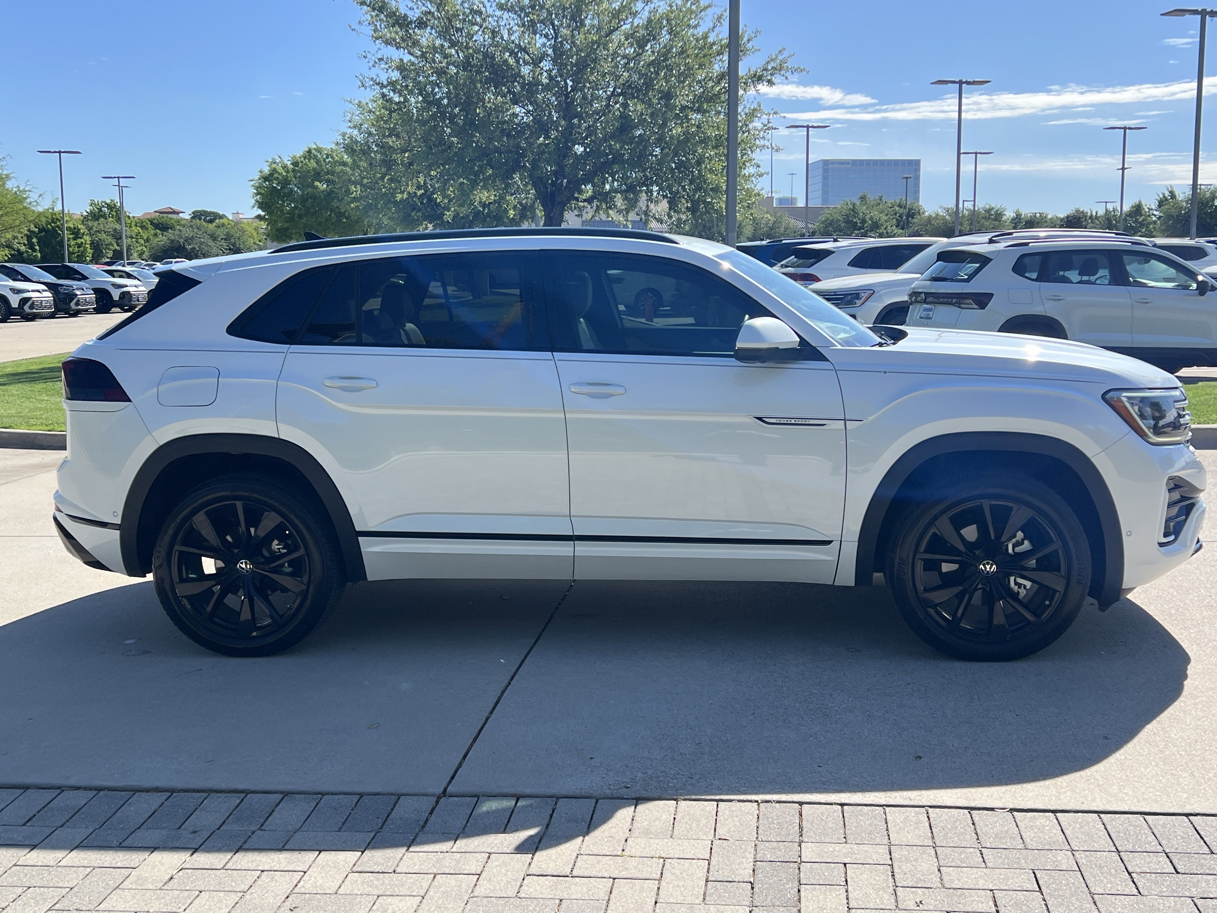 Used 2025 Volkswagen Atlas Cross Sport SEL Premium R-Line image 11
