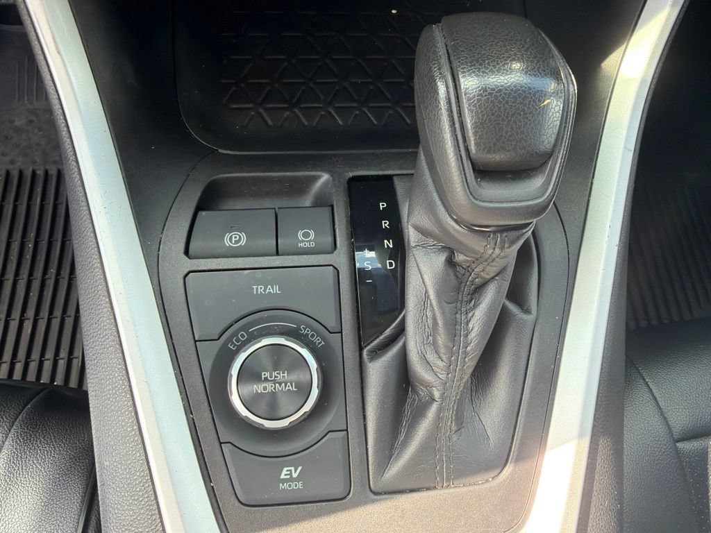 Used 2022 Toyota RAV4 XLE w/ Convenience Package AWD/4WD image 9