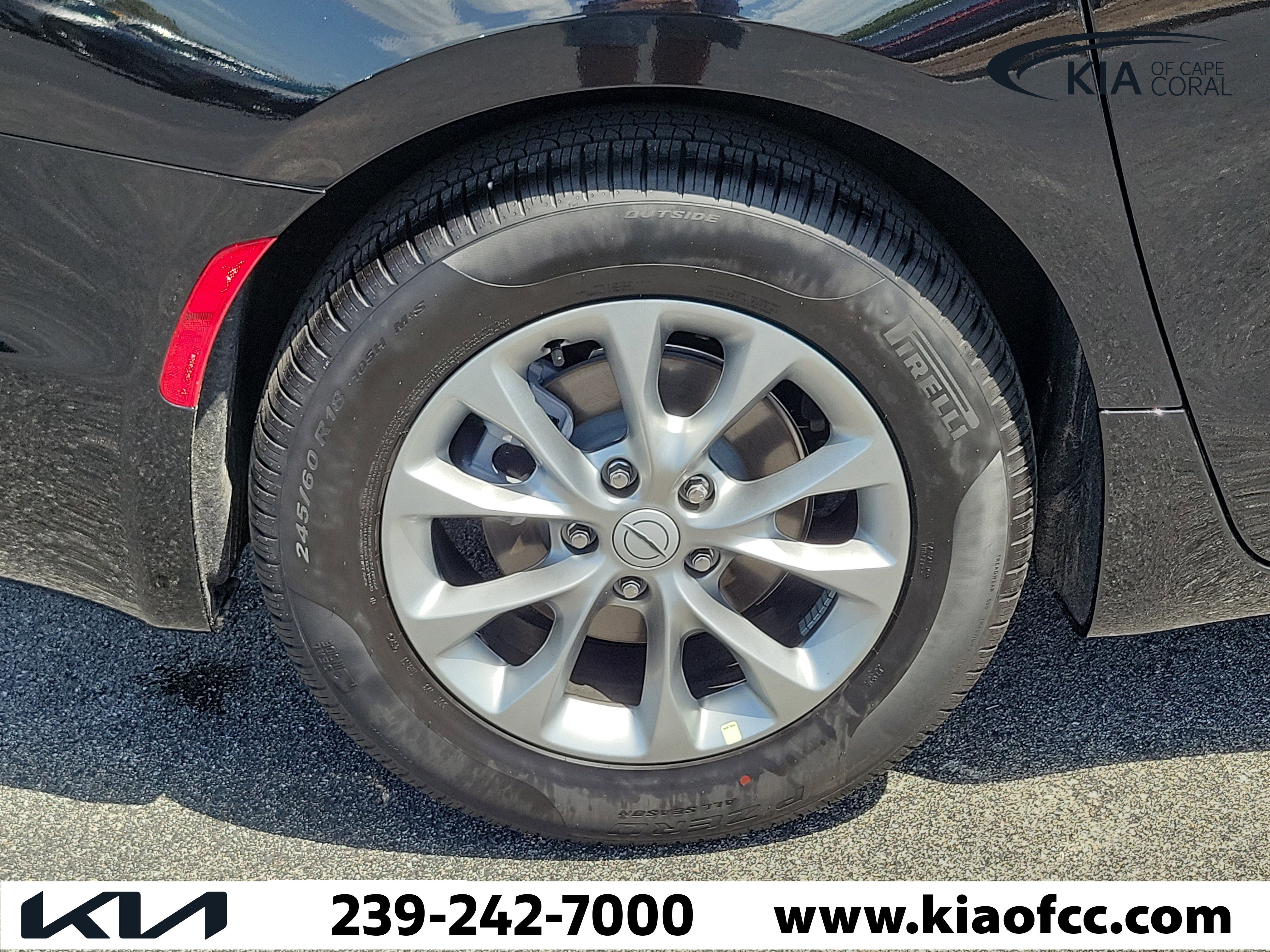 Used 2026 Chrysler Pacifica Limited image 9