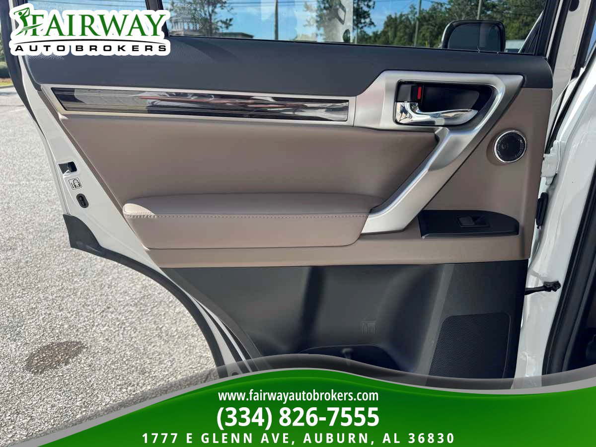Used 2023 Lexus GX 460 Premium w/ Accessory Package AWD/4WD image 30