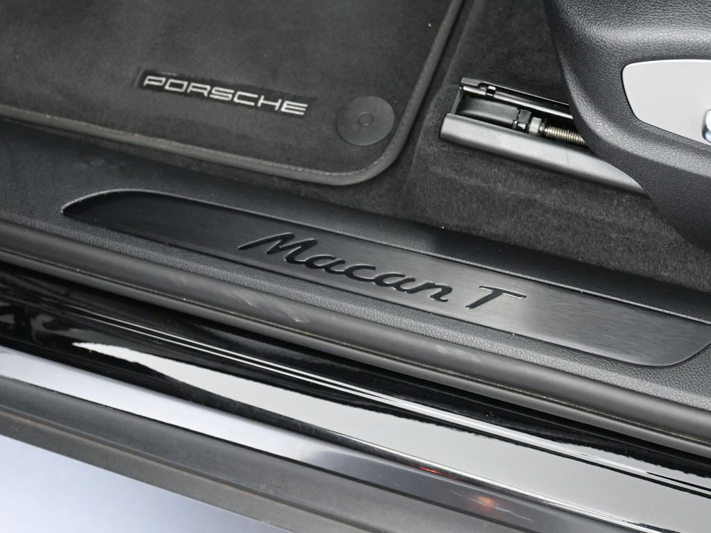 Certified 2024 Porsche Macan Turbo image 16