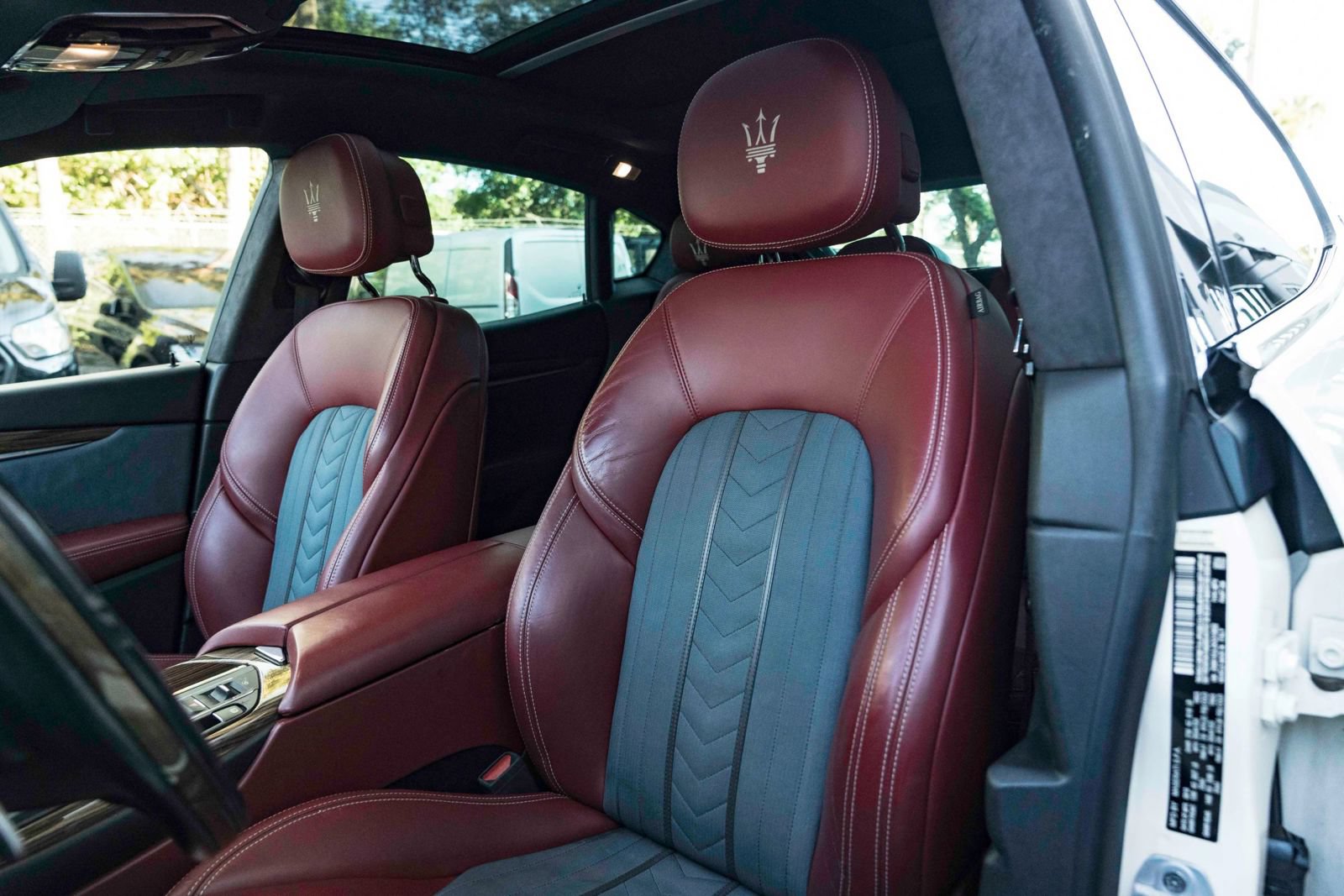 Used 2019 Maserati Levante GranLusso AWD/4WD image 25