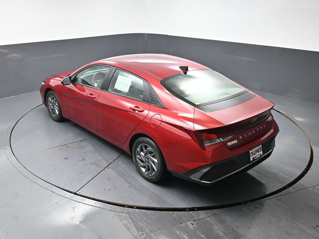 Used 2024 Hyundai Elantra SEL FWD image 45