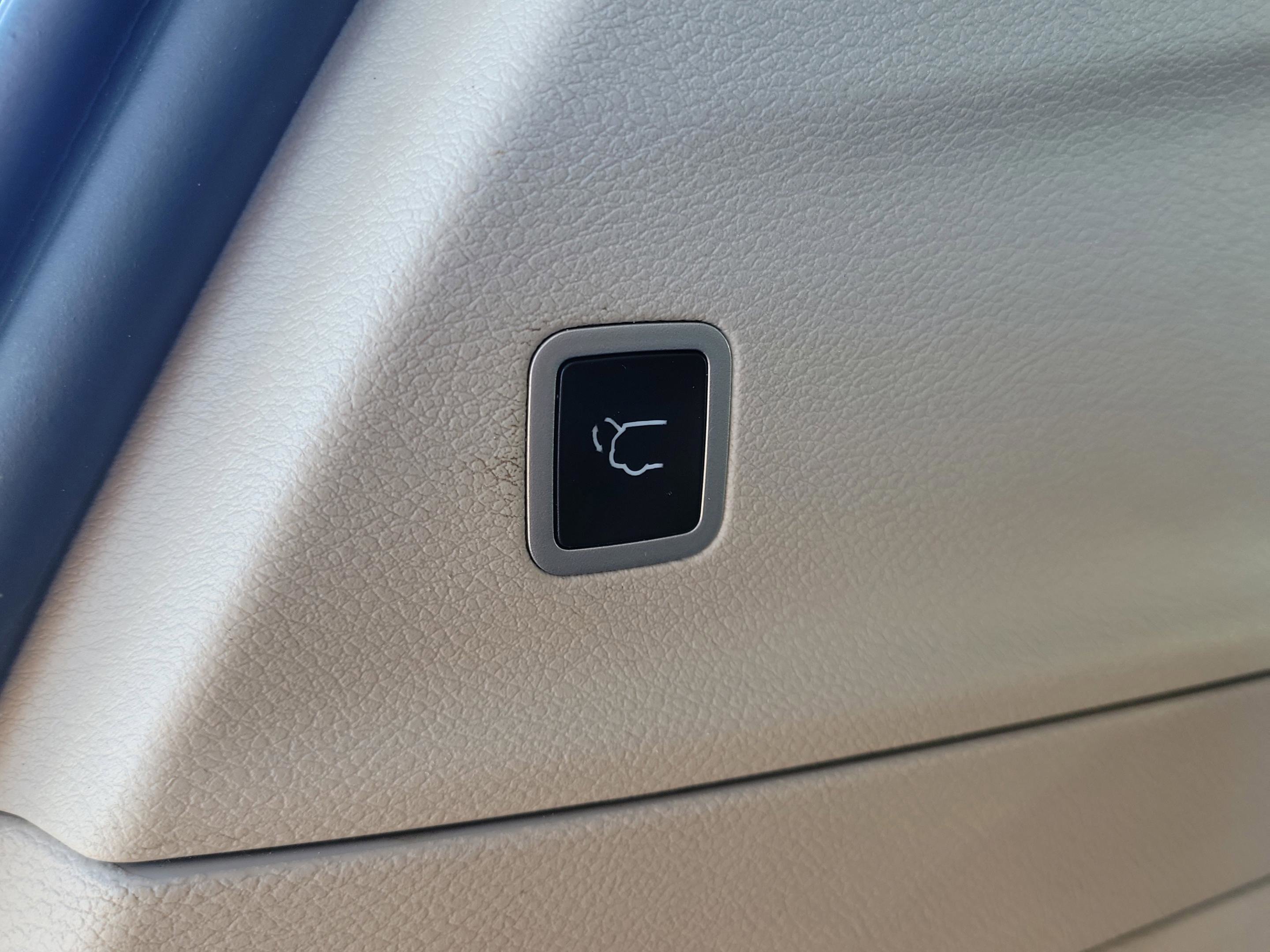 Used 2024 Chrysler Pacifica Touring-L image 10