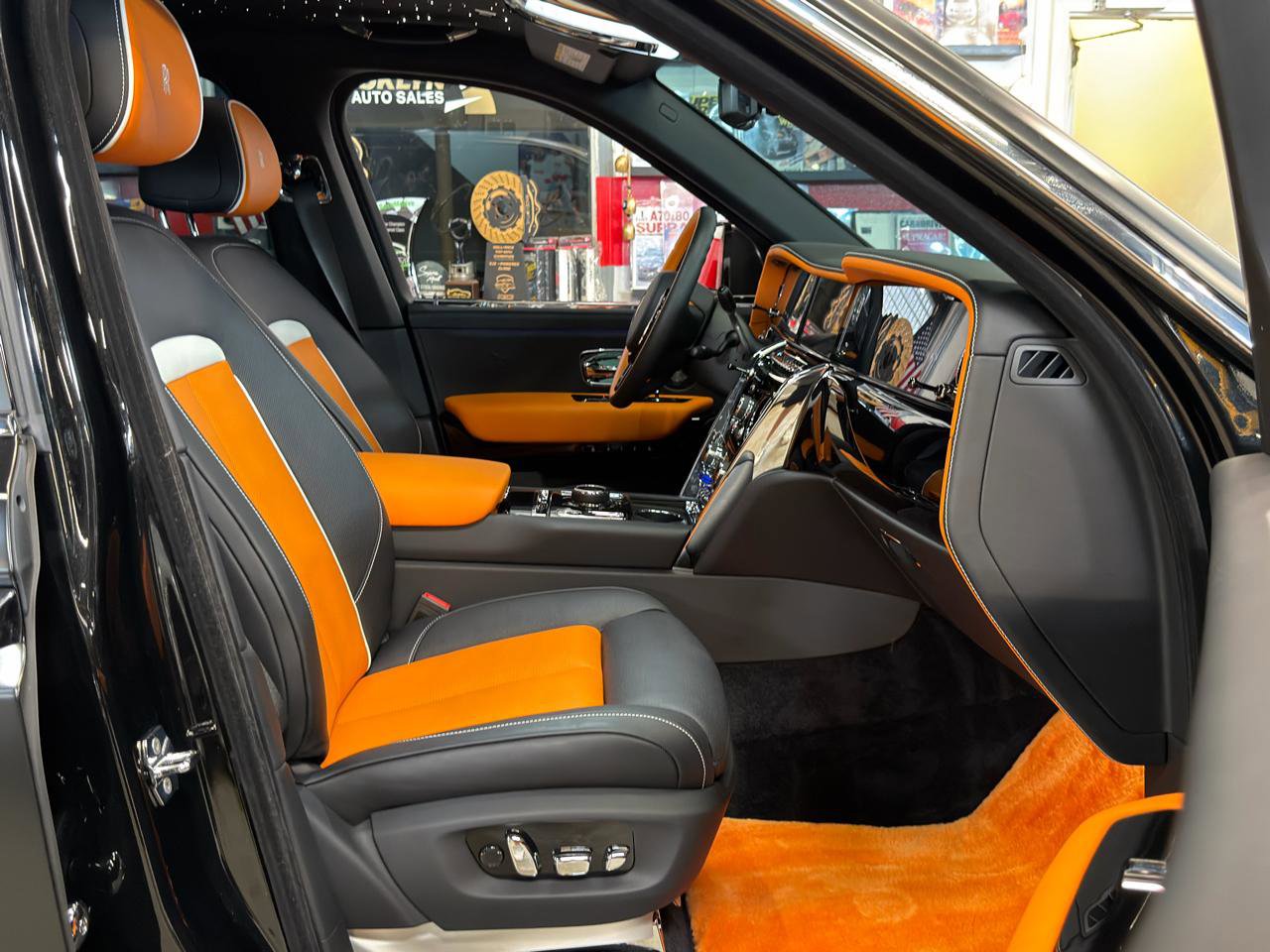 Used 2025 Rolls-Royce Cullinan image 19