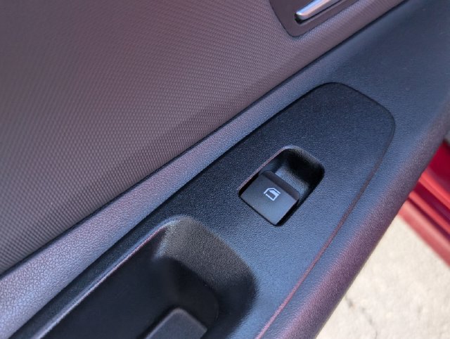Certified 2025 Hyundai Elantra SEL FWD image 11