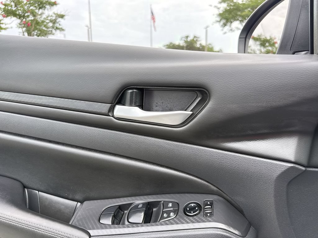 Used 2024 Nissan Altima 2.5 SV FWD image 15