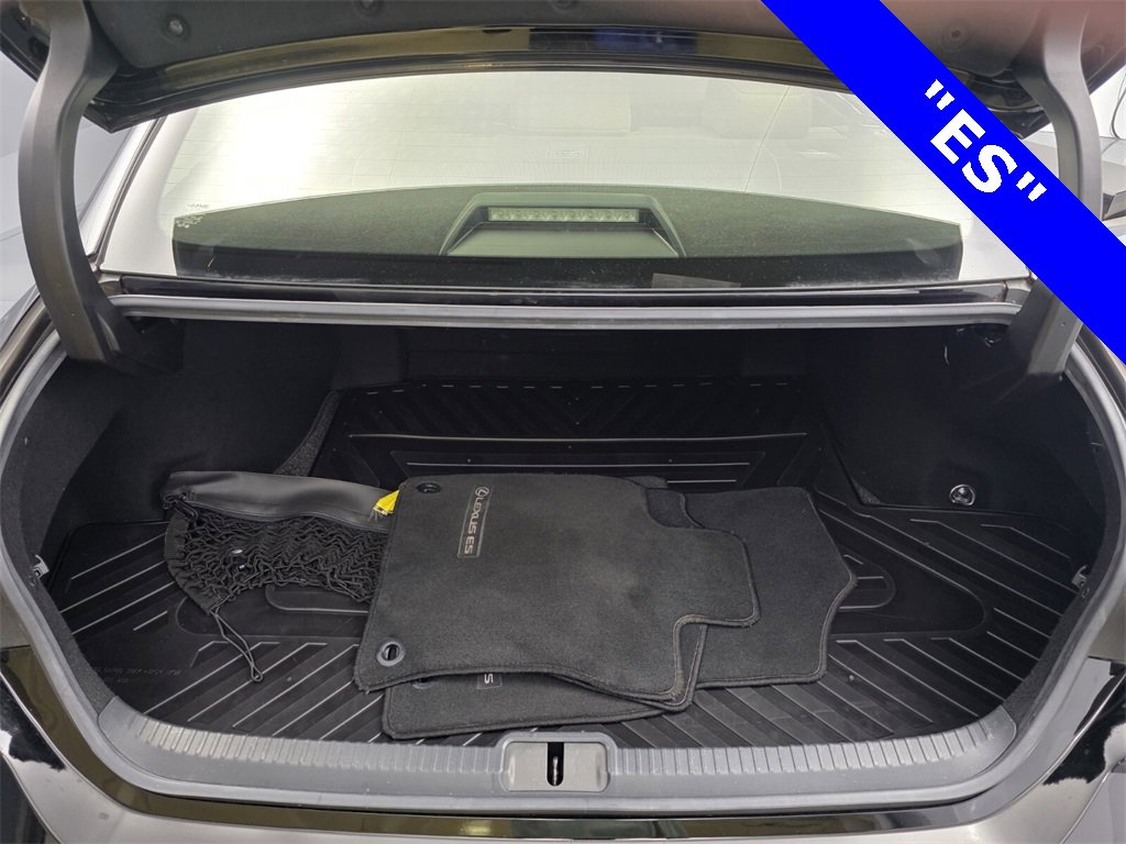 Used 2019 Lexus ES 300h image 17