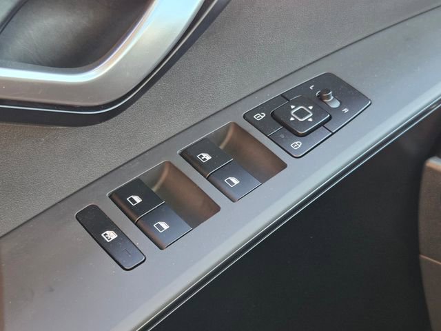 Used 2025 Kia Niro LX image 31