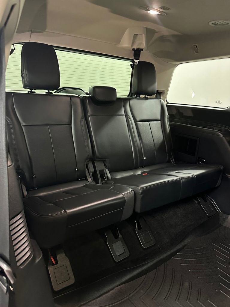 Used 2022 Ford Expedition XLT w/ Equipment Group 202A AWD/4WD image 34