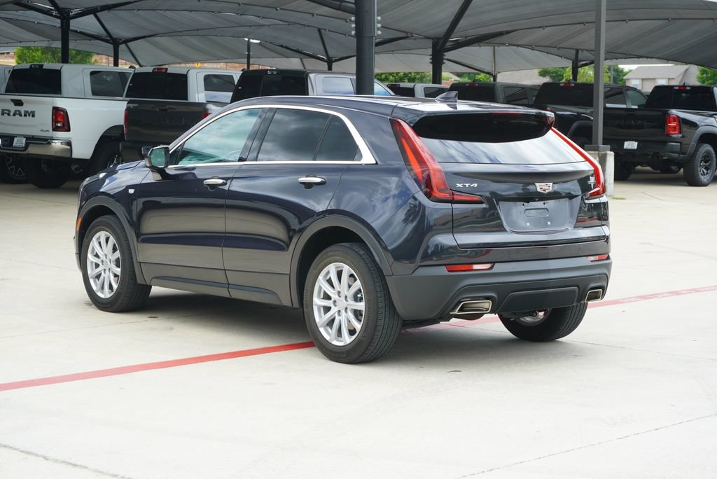 Used 2023 Cadillac XT4 Luxury w/ Cold Weather Package FWD image 3