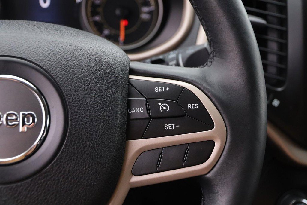 Used 2017 Jeep Cherokee Limited image 12