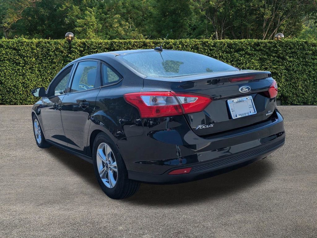 Used 2014 Ford Focus SE w/ SE Winter Package image 6