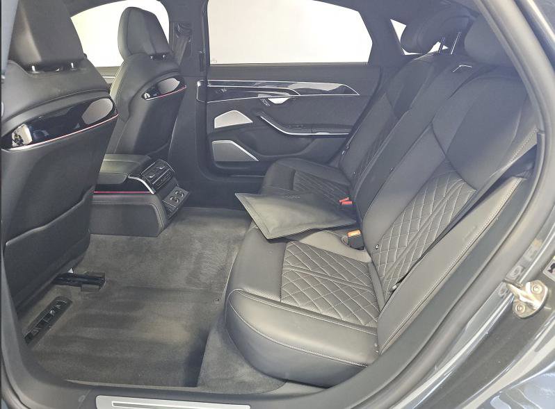 Used 2023 Audi S8 AWD/4WD image 6