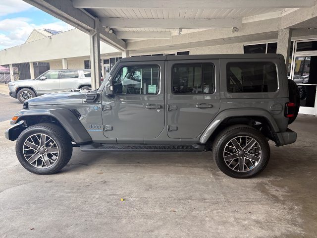 Used 2023 Jeep Wrangler Unlimited Sahara AWD/4WD image 8