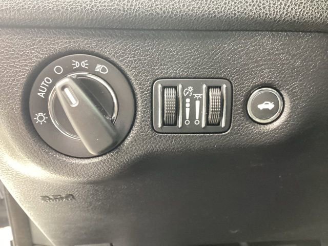 Used 2019 Chrysler 300 Touring w/ Sport Appearance Package image 12