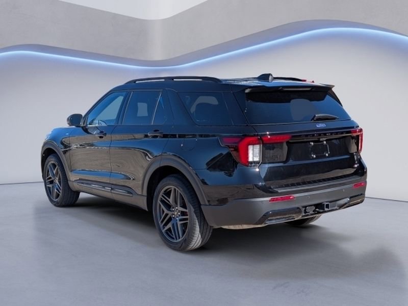 Used 2025 Ford Explorer ST-Line w/ ST-Line Street Pack image 4