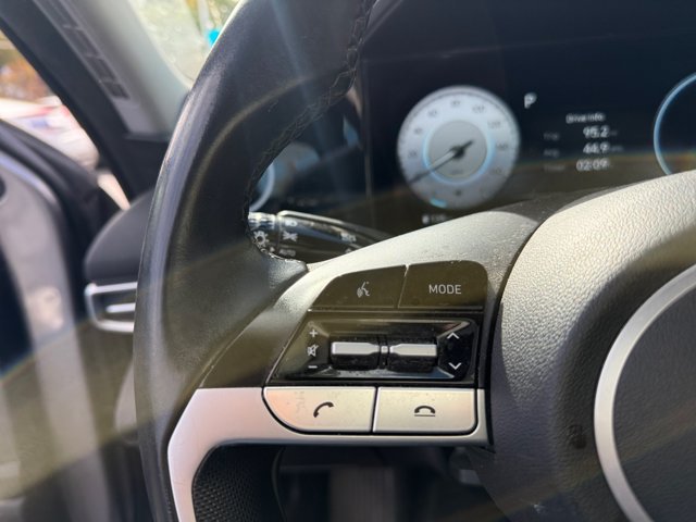 Used 2022 Hyundai Elantra Limited FWD image 15