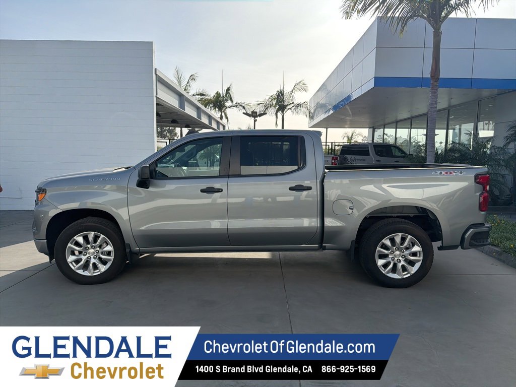 Used 2024 Chevrolet Silverado 1500 Custom image 3